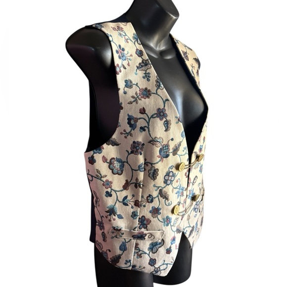 Unbranded women’s floral tailored vintage tapestry with ornate brass buttons - Picture 2 of 8